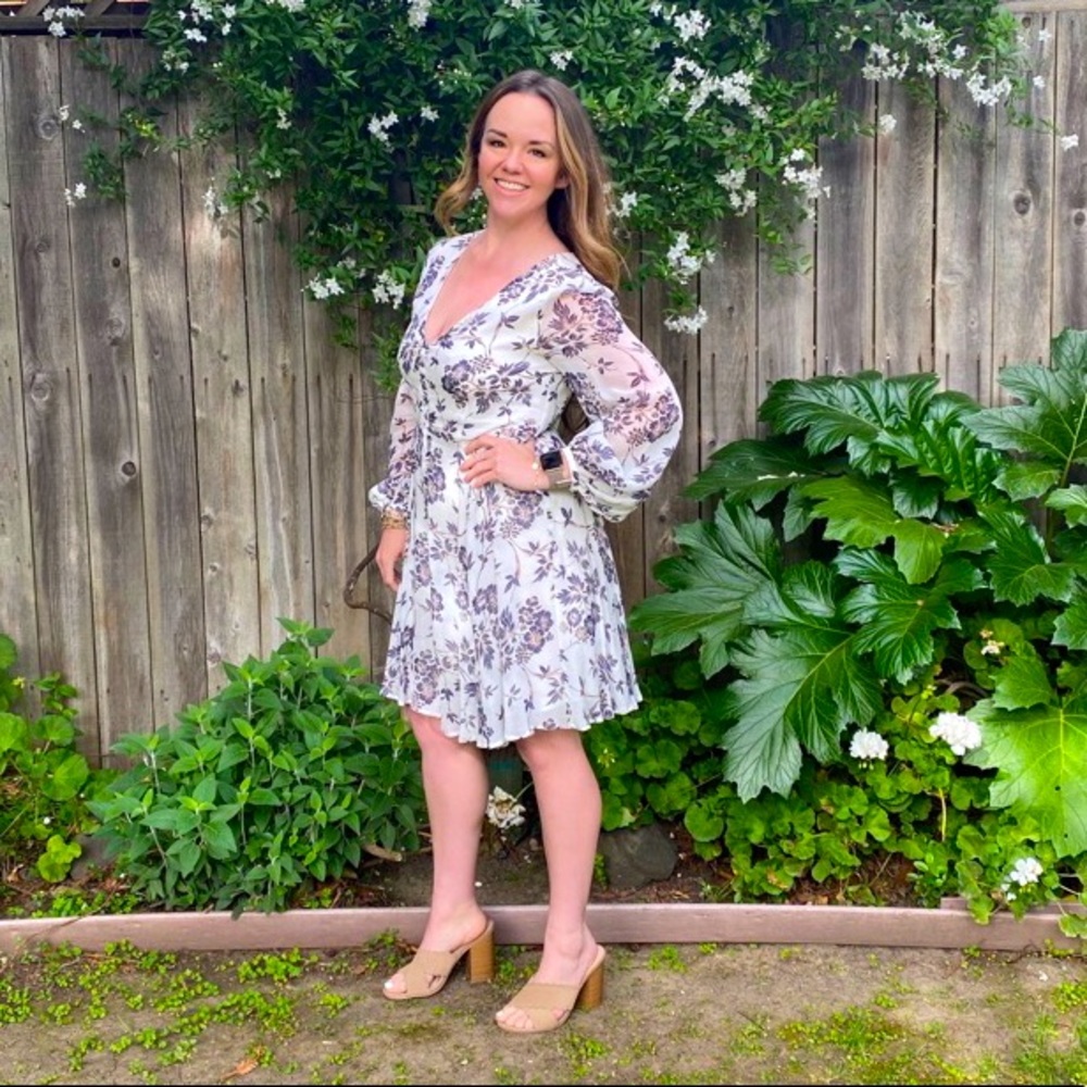 Ultra feminine WISH brand dress. The perfect combo of demure & sexy!